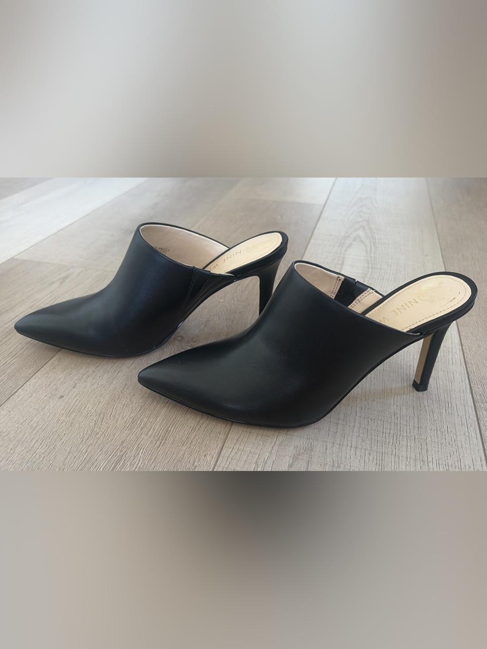 Nine West Black Pointed-Toe Mule Heels – Size 6
